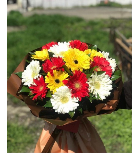 RENKLİ GELBERA BUKETİ